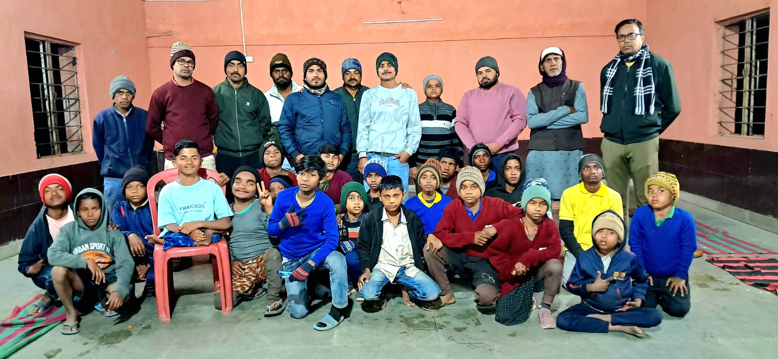 रामगढ़ः सुवर्ण वणिक समाज ने दिव्यांग बच्चों संग मनाई नववर्ष की खुशियां