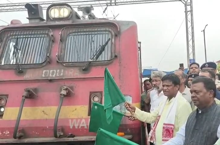 धनबाद-रांची इंटरसिटी एक्सप्रेस का फुलवारटांड़ स्टेशन पर ठहराव फिर शुरू