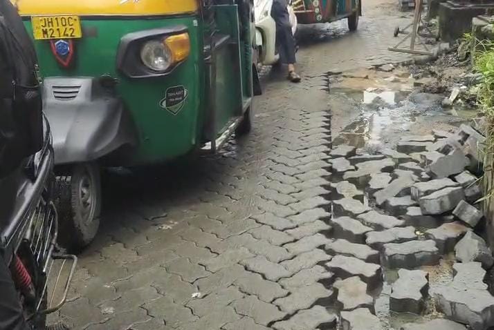 धनबादः गया पुल अंडरपास की मरम्मत शुरू, त्योहारी सीजन से पहले जाम से मिलेगी राहत