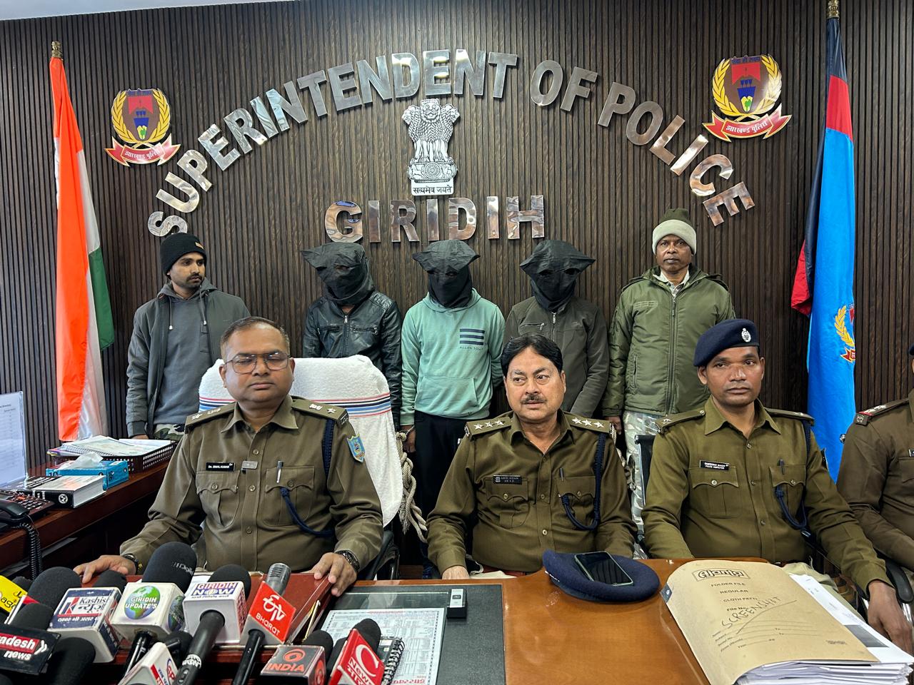 गिरिडीहः पुलिस ने गांडेय से तीन साइबर अपराधियों को किया गिरफ्तार