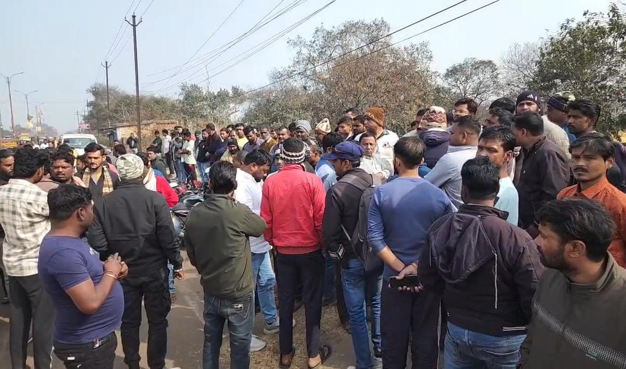 धनबादः केंदुआडीह में गैस रिसाव से तीसरी मौत के बाद फूटा लोगों का गुस्सा, सड़क जाम