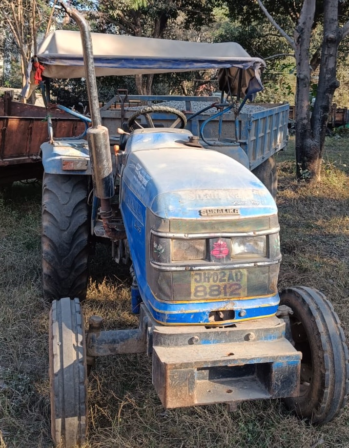 रामगढ़ः अवैध स्टोन चिप्स लदा ट्रैक्टर जब्त, प्राथमिकी दर्ज