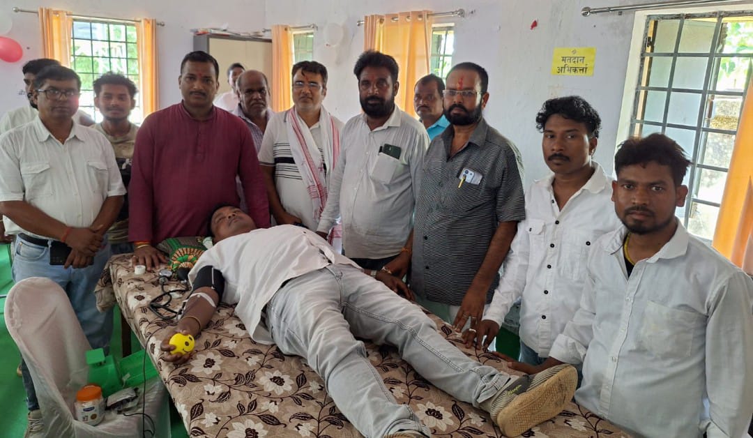 चाईबासाः ग्रामीण विकास समिति के शिविर में  52 यूनिट रक्त संग्रह