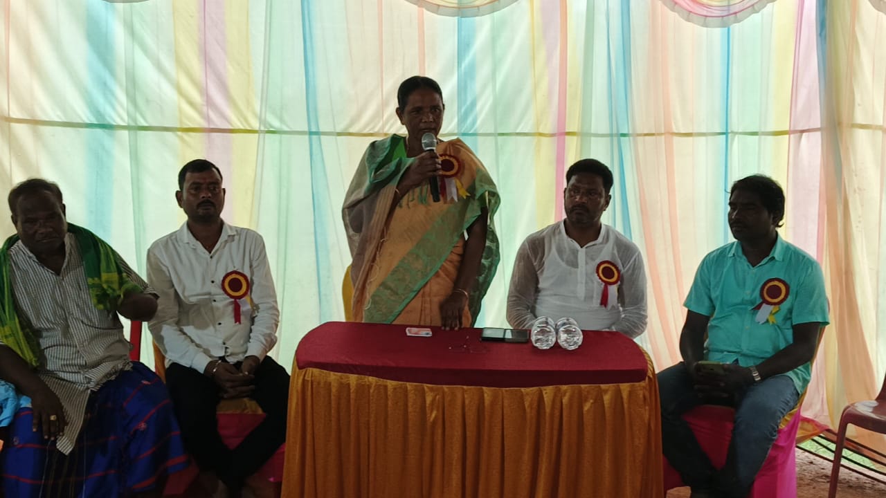 चाईबासाः हूल दिवस पर अमर शहीदों को सांसद-विधायक ने दी श्रद्धांजलि