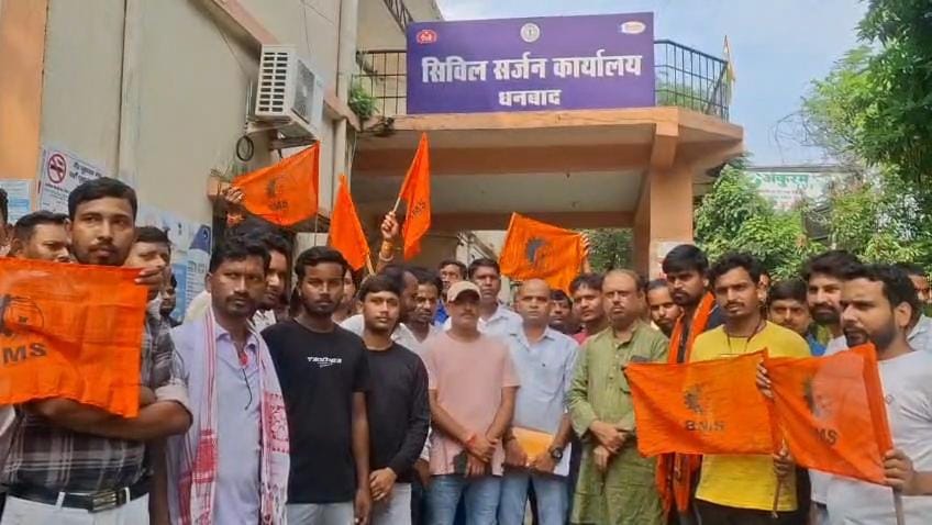 धनबाद: राष्ट्रपति के दौरे से पहले एंबुलेंस कर्मियों की हड़ताल स्थगित, सेवा बहाल