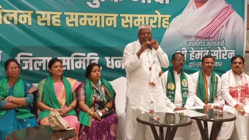 धनबादः सरकारी योजनाओं का लाभ आम जनता तक पहुंचाएं- मथुरा महतो