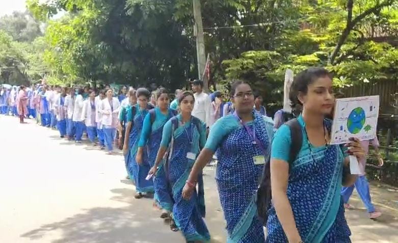 धनबादः SSLNT कॉलेज में छात्राओं व शिक्षकों ने निकाली नशा मुक्ति रैली