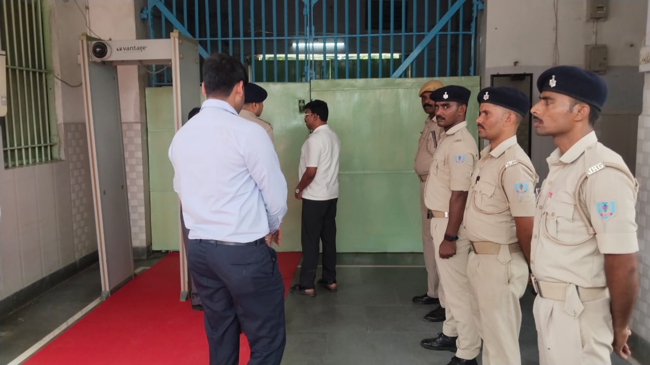 पलामूः जेल IG ने केंद्रीय कारा का किया निरीक्षण, सुरक्षा व्यवस्था पर जताया संतोष