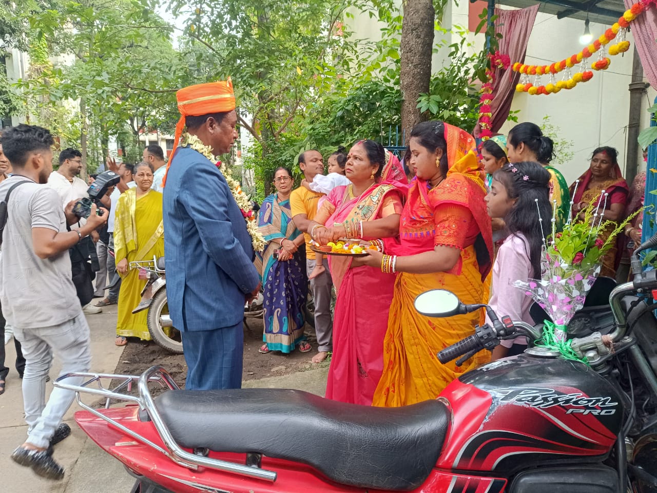 जादूगोड़ाः यूसिल के पांच कर्मी सेवानिवृत्त, दी गई विदाई
