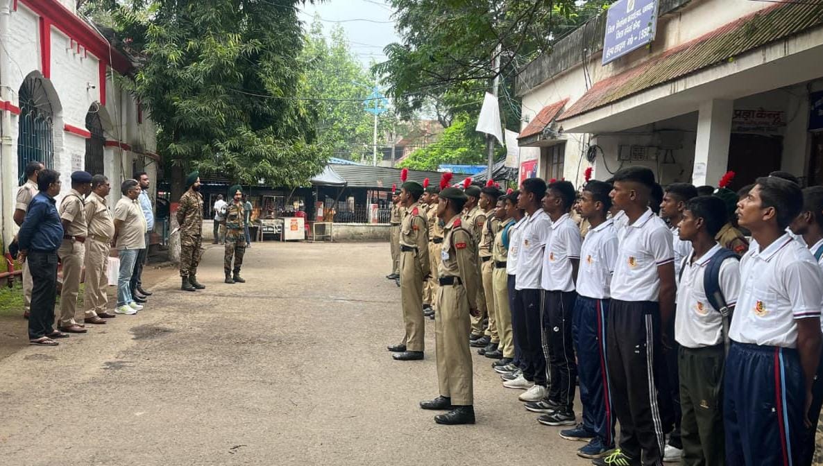 धनबादः दुर्गा पूजा में भीड़ व ट्रैफिक संभालने को 78 NCC कैडेट्स तैनात