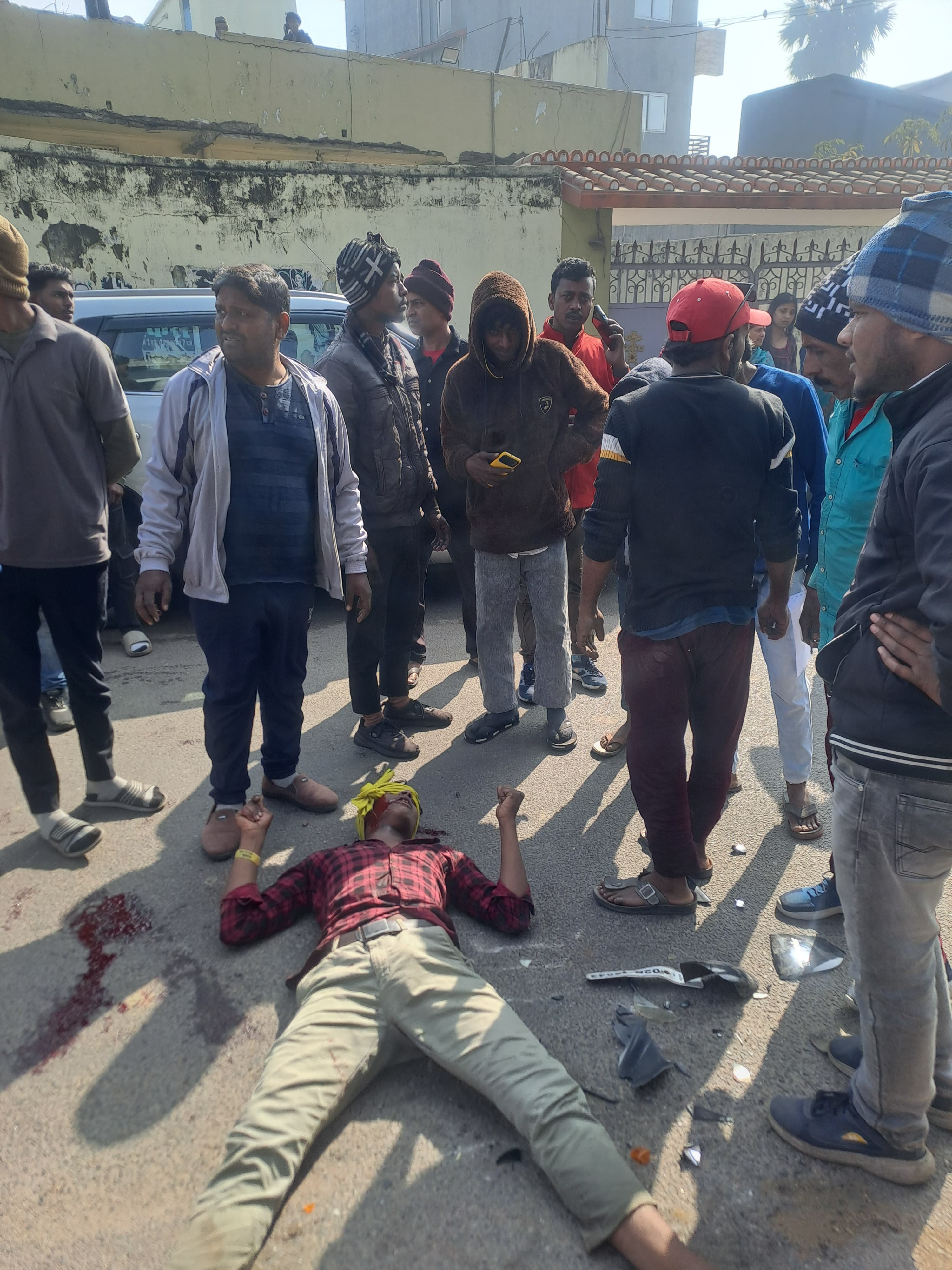 रामगढ़ः ट्रैक्टर की चपेट में आकर बाइक सवार गंभीर रूप से घायल, रिम्स रेफर