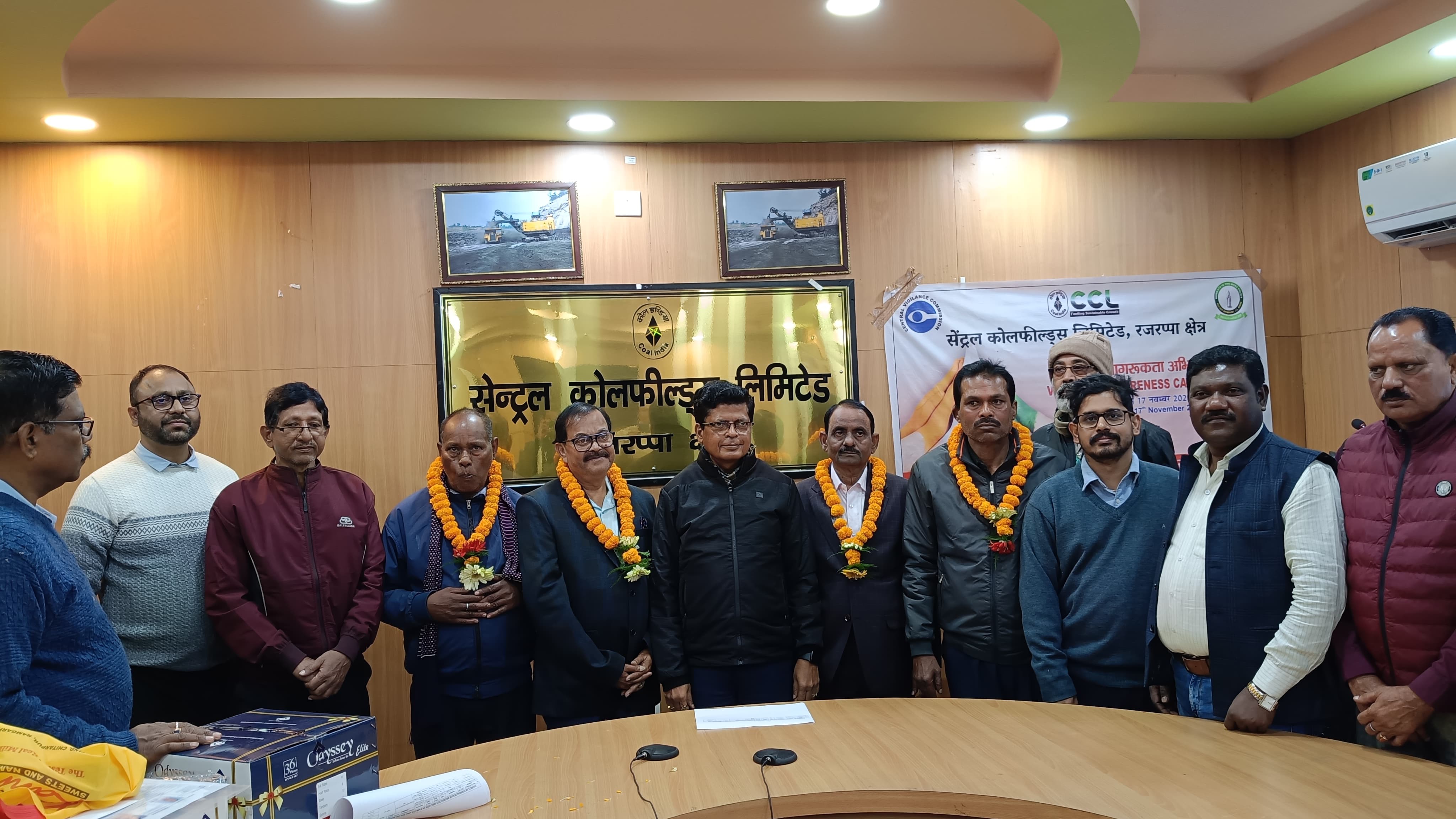 रामगढ़ः CCL रजरप्पा जीएम कार्यालय में सेवानिवृत्त कर्मियों को दी गयी विदाई