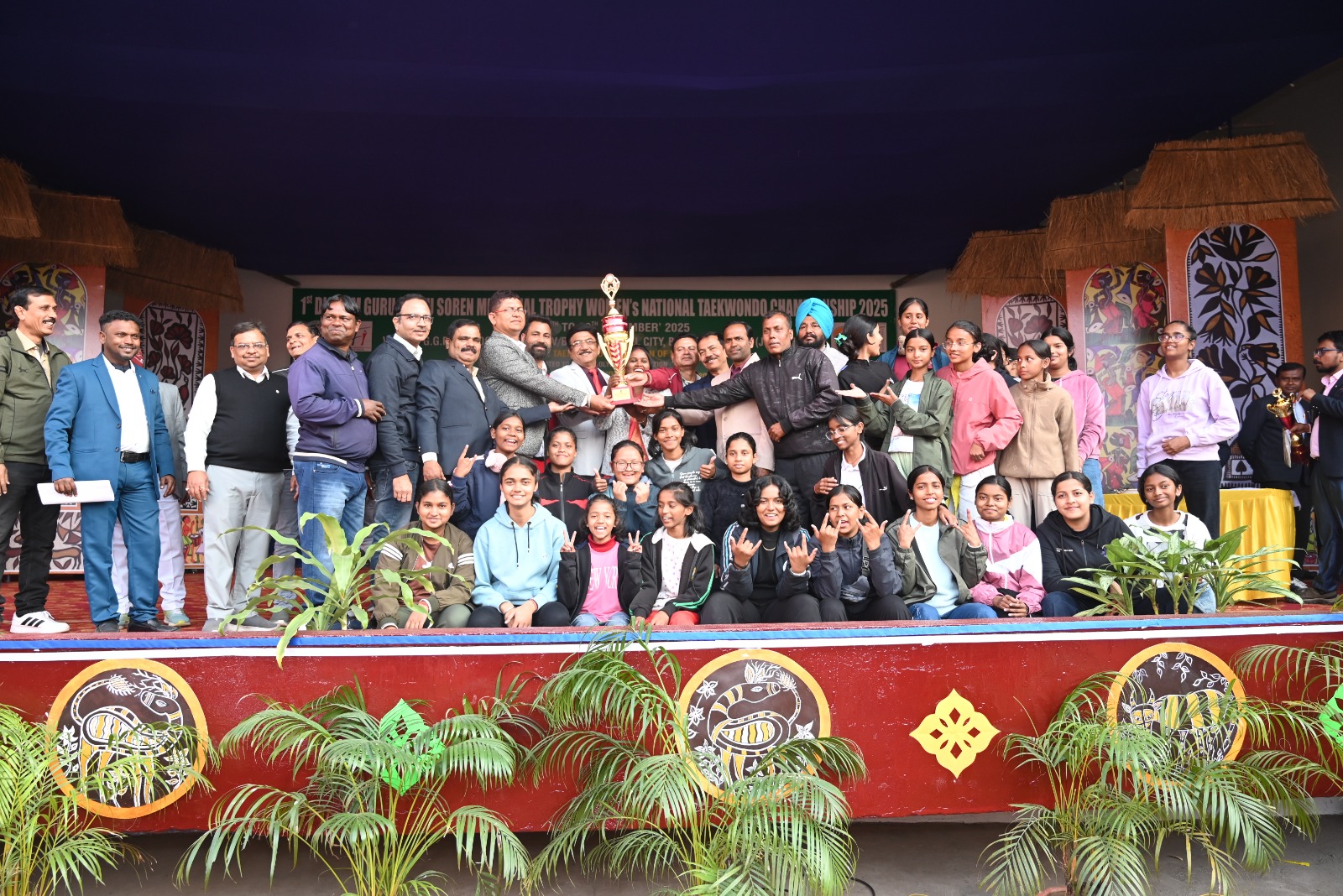 चक्रधरपुरः महिला ताइक्वांडो चैंपियनशिप में पश्चिमी सिंहभूम की खिलाड़ियों का शानदार प्रदर्शन