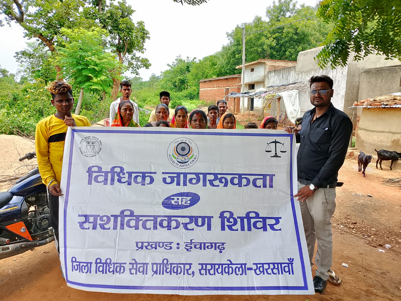 सरायकेला : नशा के खिलाफ पीएलवी ने ईचागढ़ में चलाया जागरूकता अभियान