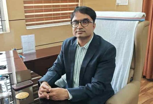 रामगढ़ः प्रत्येक कार्य दिवस अंचल कार्यालय में मामलों को निबटाएं सीओ- डीसी