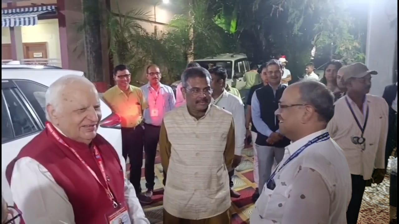 धनबाद पहुंचे केंद्रीय शिक्षा मंत्री धर्मेंद्र प्रधान, दीक्षांत समारोह में होंगे शामिल