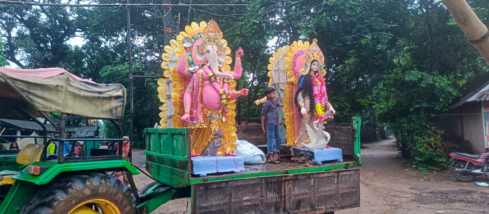 बहरागोड़ा में दुर्गा प्रतिमाओं का हुआ विसर्जन