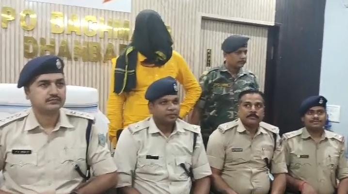 धनबादः मुखिया पति पर फायरिंग का आरोपी गिरफ्तार, पिस्टल बरामद