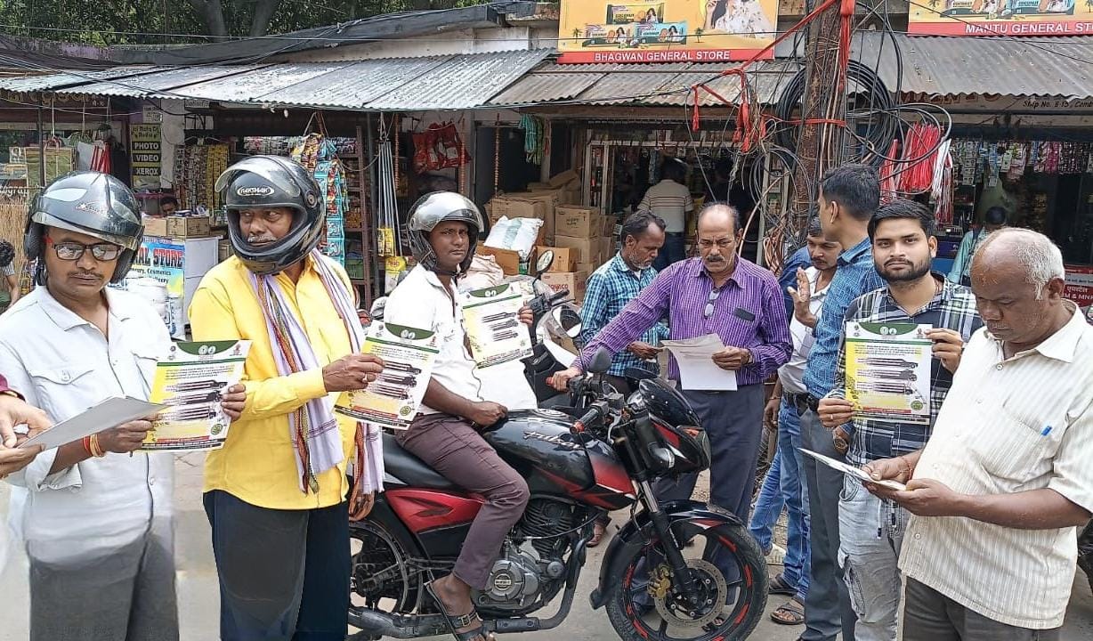 धनबाद में रफ्तार घटाओ, सुरक्षा बढ़ाओ अभियान, परिवहन विभाग ने चालकों को किया जागरूक