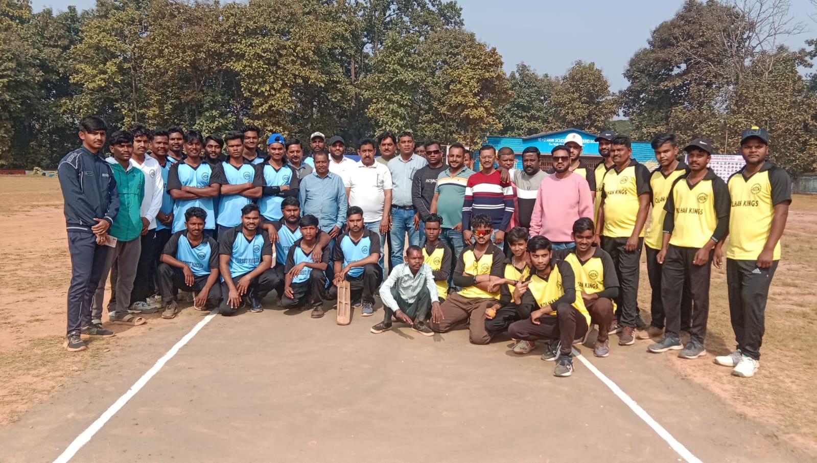 गोइलकेराः शहीद देवेंद्र मांझी मेमोरियल क्रिकेट टूर्नामेंट का शुभारंभ