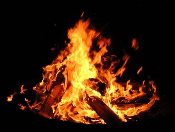 देवघरः ठंड से बचाव को नगर निगम ने की 78 स्थानों पर अलाव की व्यवस्था