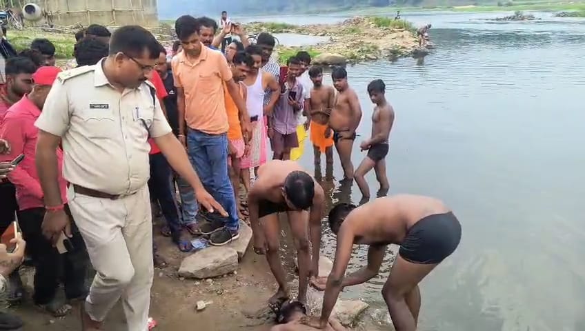 धनबादः नानी के अंतिम संस्कार में गए दो भाई नदी में डूबे, एक की मौत