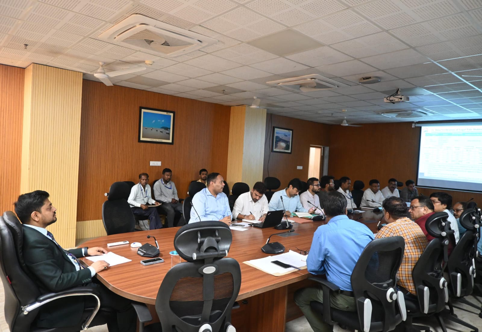 धनबादः डीसी ने की जेआरडीए की समीक्षा बैठक, बेलगड़िया में तेजी से विकास का निर्देश