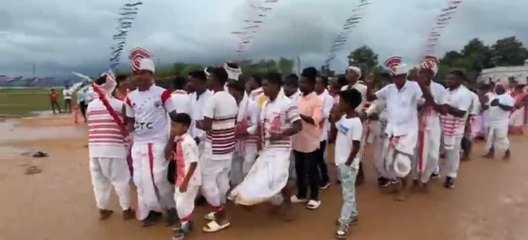 चाईबासाः जिले में हर्षोल्लास के साथ मना प्रकृति पर्व करमा