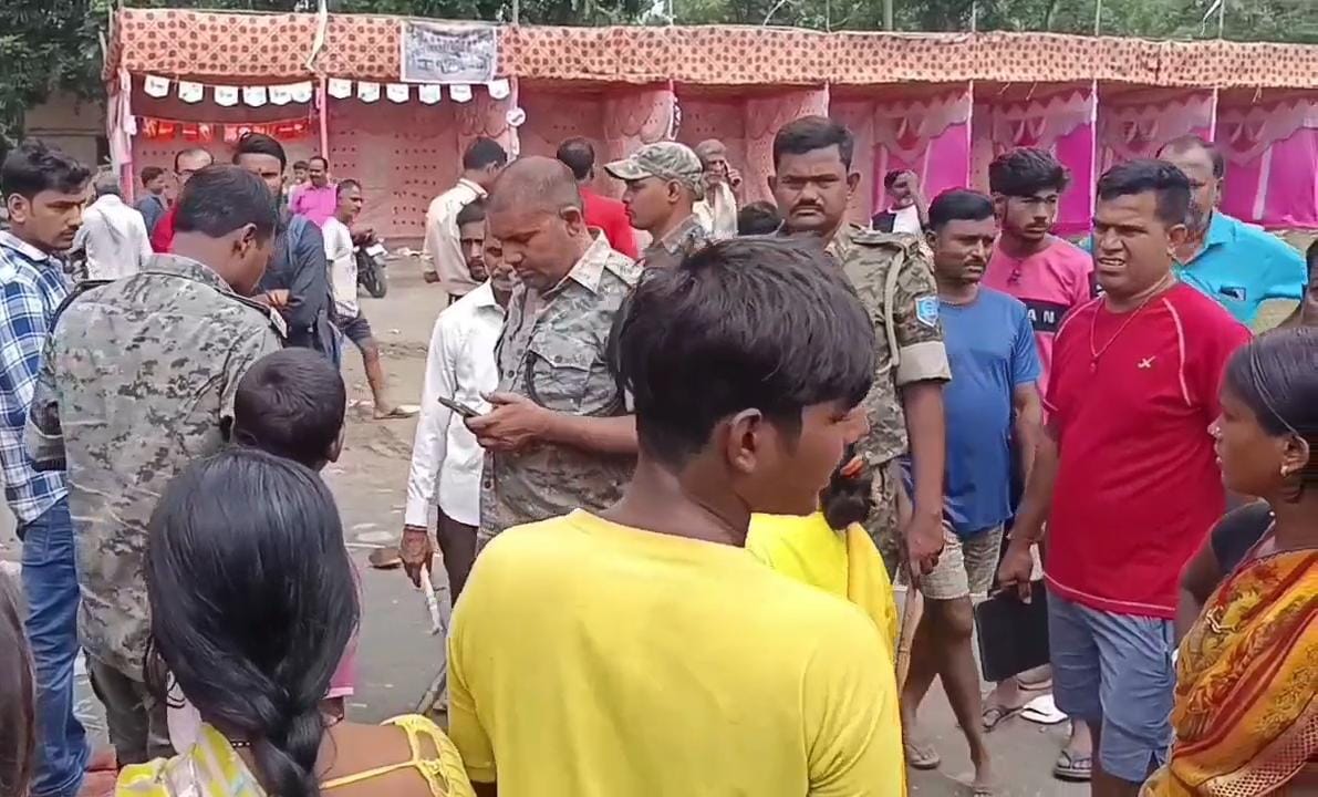 झरिया में प्रेम प्रसंग का विवाद सुलझाने गए हवलदार पर हमला, टीओपी पर पथराव