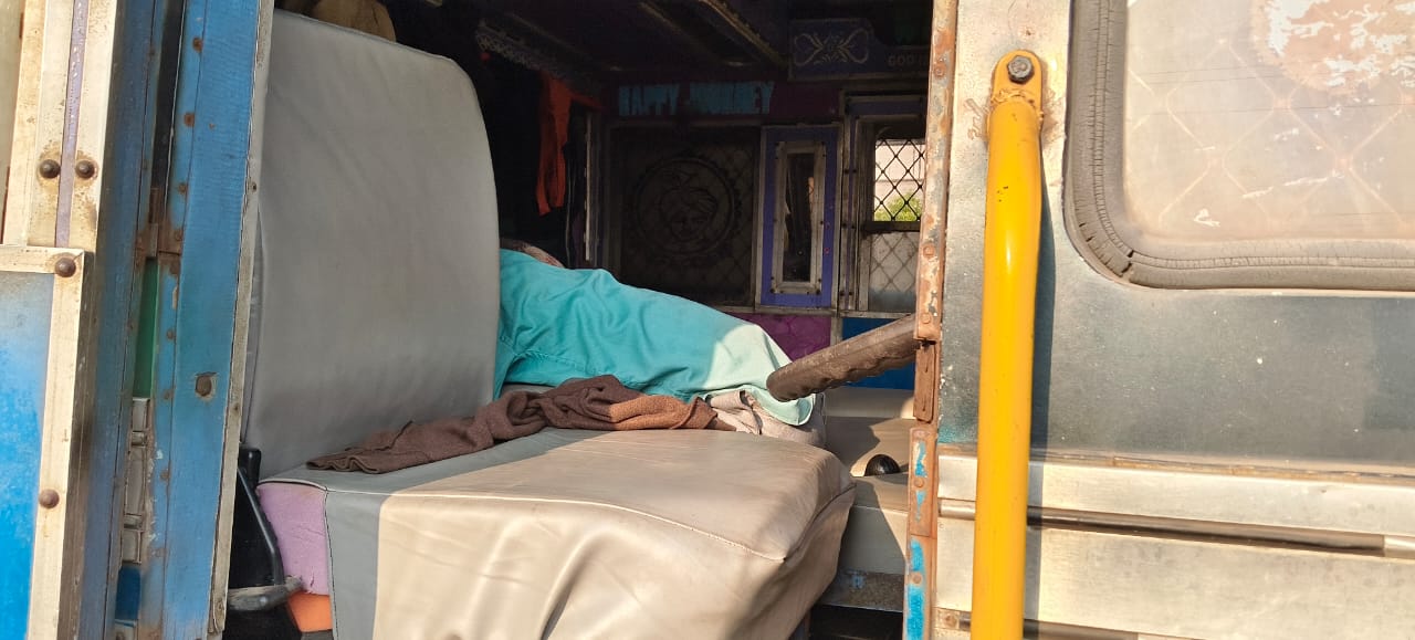 चक्रधरपुरः सड़क किनारे खड़े ट्रक में मिला चालक का शव, जांच में जुटी पुलिस