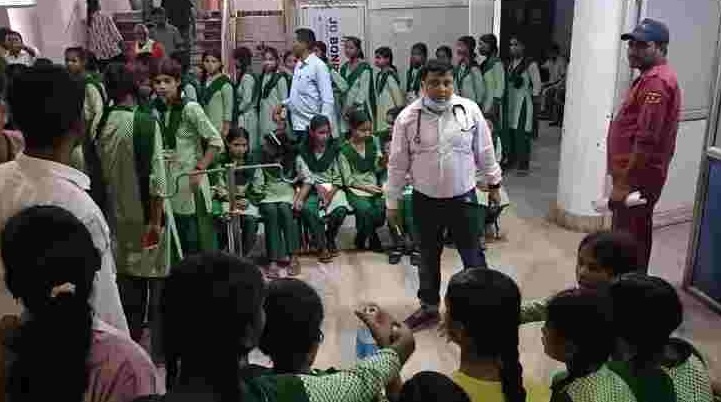 गोड्डाः कस्तूरबा विद्यालय में एमडीएम में मिली छिपकली, दर्जनों छात्राएं बीमार