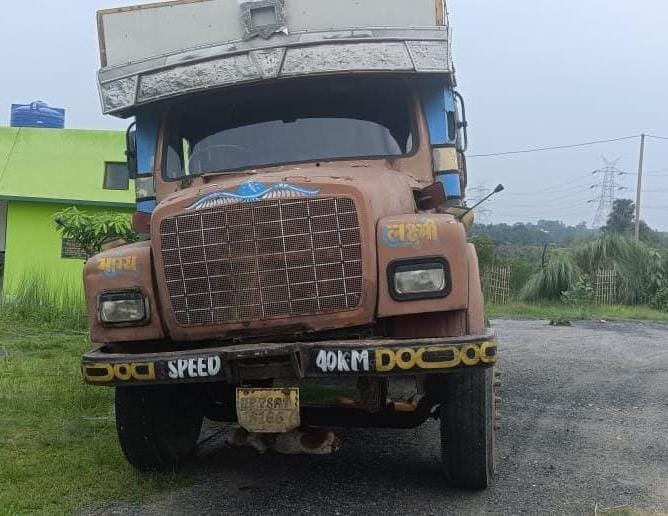 धनबादः पूर्वी टुंडी में अवैध बालू लदा ट्रक जब्त, केस दर्ज