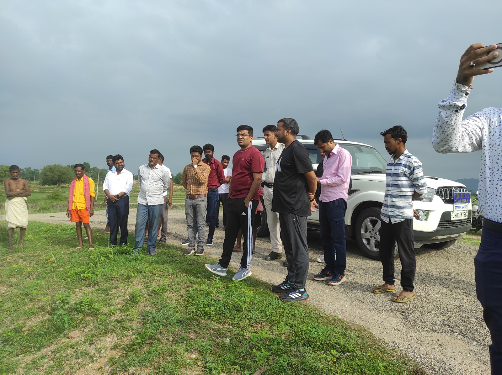 लातेहारः डीडीसी ने पर्यटन स्थलों का लिया जायजा