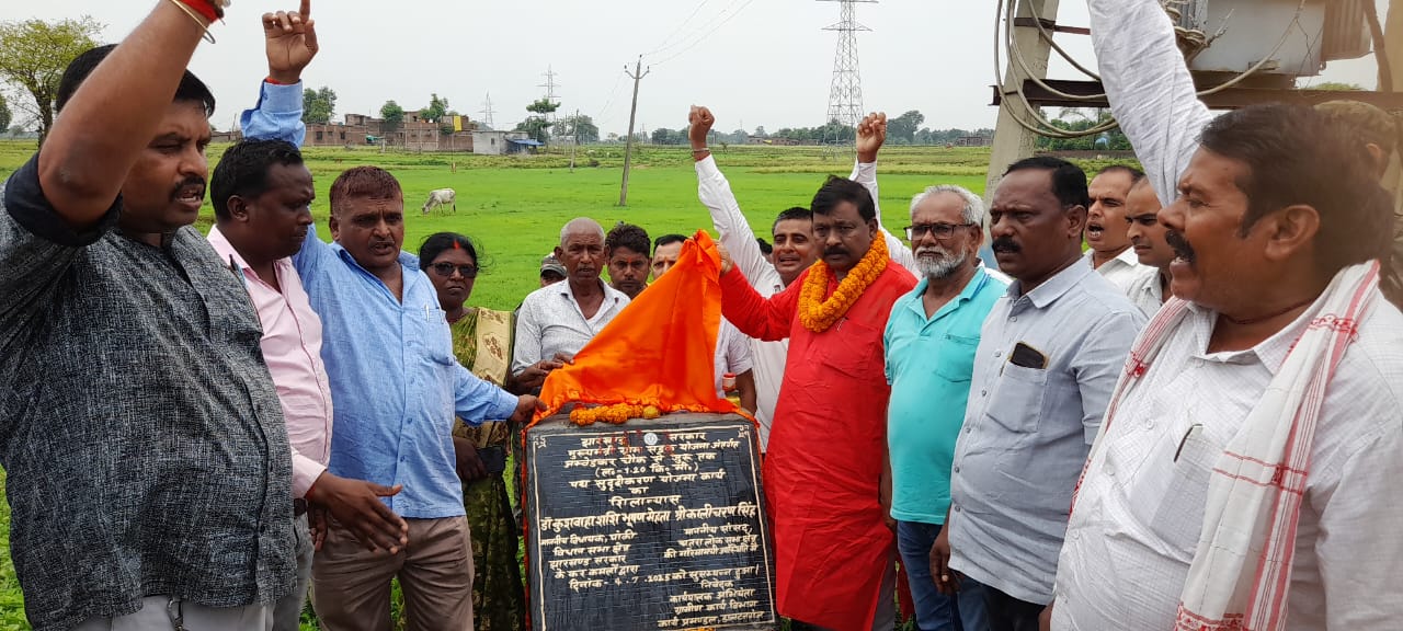 पलामूः विधायक शशिभूषण मेहता ने 10 सड़कों का किया शिलान्यास