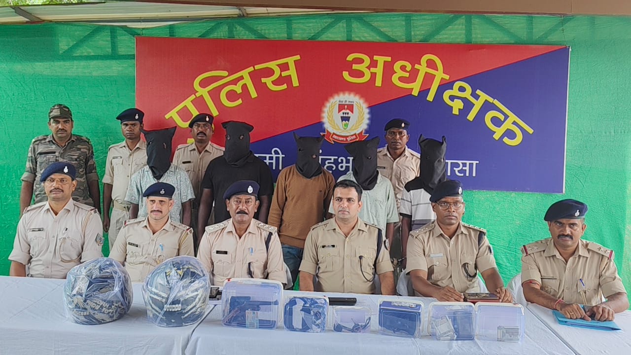चाईबासा: पेट्रोल पंप कर्मी से पांच लाख की लूट में शामिल 5 अपराधी गिरफ्तार