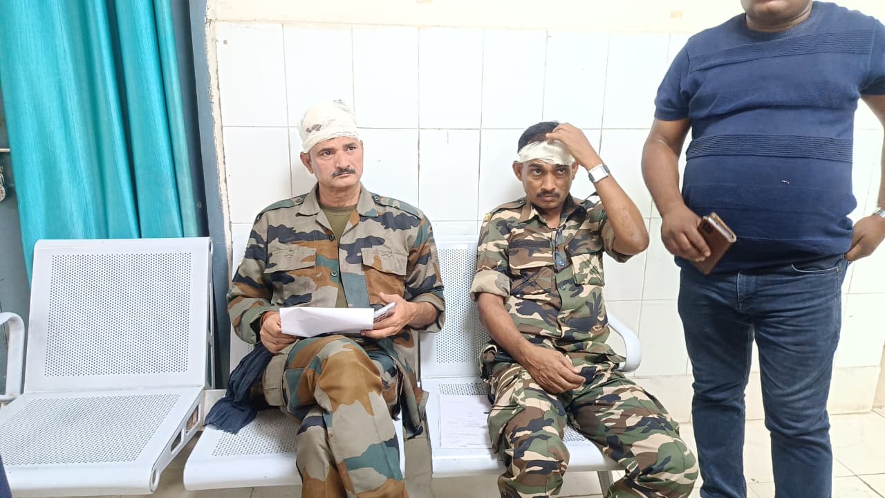 पलामूः पुलिस टीम पर ग्रामीणों का हमला, चार जवान घायल