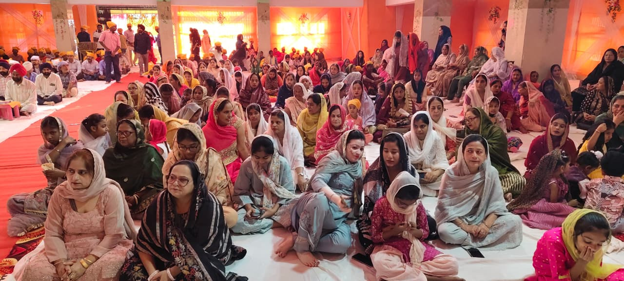 पलामूः श्रद्धा व उल्लास के साथ मना गुरु नानक देव का 556वां प्रकाश पर्व