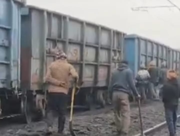 लातेहारः बालूमाथ स्टेशन के पास मालगाड़ी की दो बोगियां बेपटरी, रेल परिचालन ठप