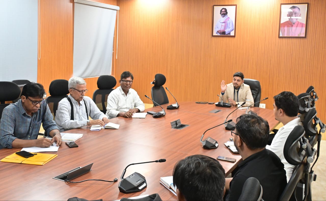 धनबादः स्वास्थ्य सुविधाओं को सुदृढ़ करना प्राथमिकता- डीसी