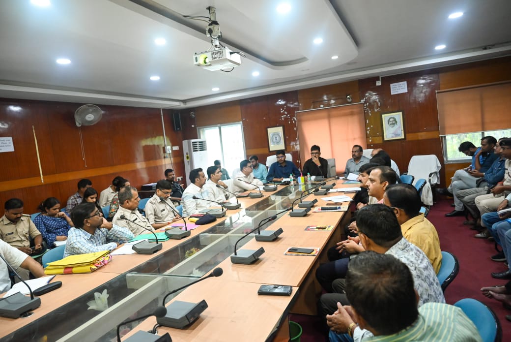 देवघरः श्रावणी मेले में साफ-सफाई, पानी-बिजली की समुचित व्यवस्था करें- डीसी