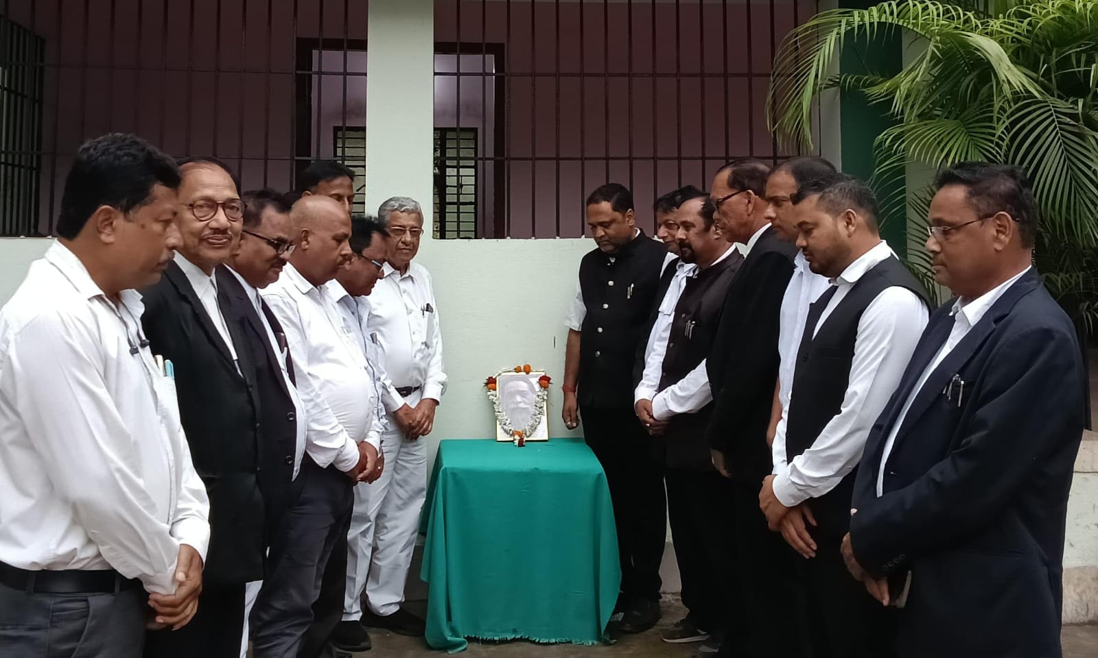 चाईबासा के अधिवक्ताओं ने दिशोम गुरु को दी श्रद्धांजलि