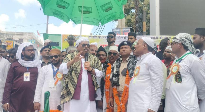 पलामूः ईद मिलादुन्नबी पर निकला जुलूस, डीआईजी हुए शामिल