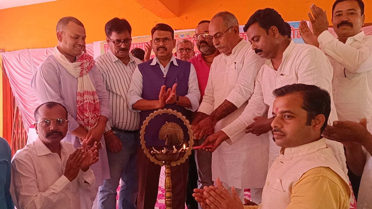 पलामूः शिक्षक दिवस पर रेड़मा में कवि सम्मेलन का आयोजन