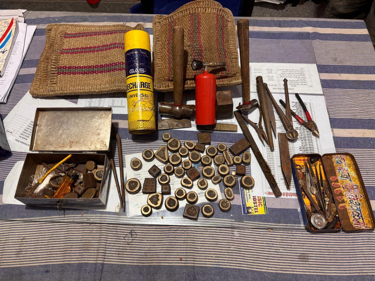 पलामूः जेवर साफ करने के नाम पर ठगी करने वाले गिरोह का भंडाफोड़, 4 गिरफ्तार