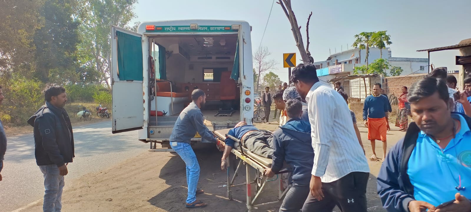 लातेहारः ट्रक का टायर हुआ अचानक ब्लास्ट, चालक की मौत