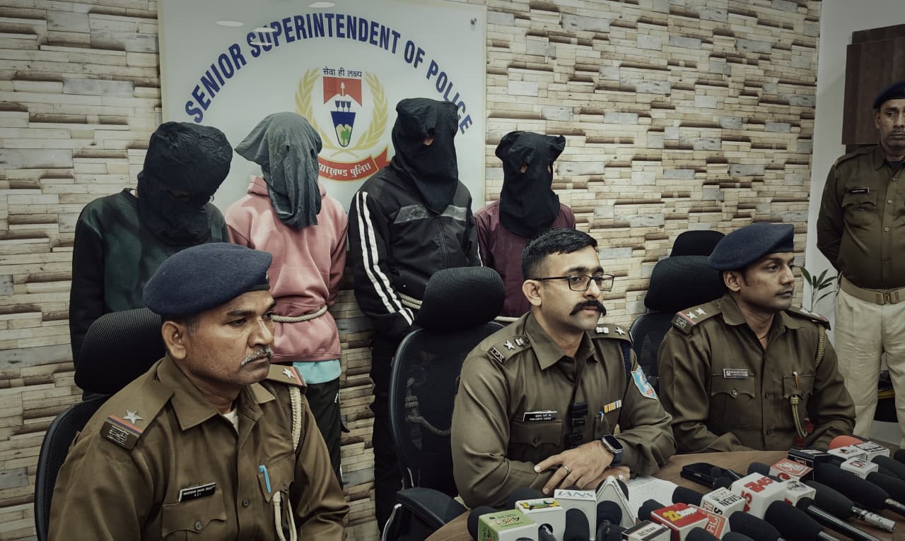 जमशेदपुरः घरों में चोरी करने वाले गिरोह का भंडाफोड़, 3 गिरफ्तार; लाखों का सामान बरामद