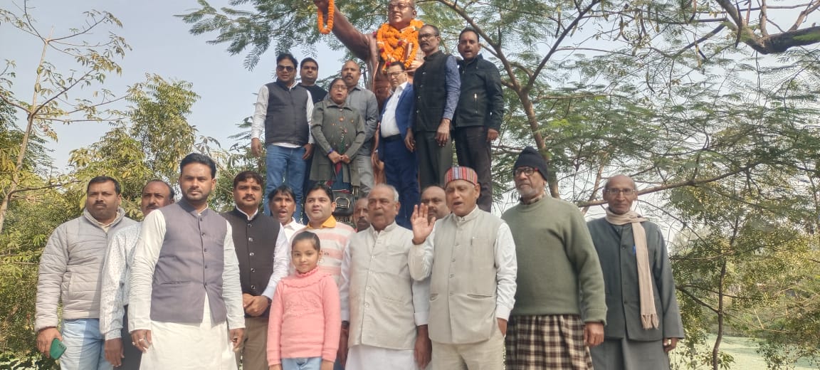 पलामूः कांग्रेसियों ने डॉ. अंबेडकर को पुण्यतिथि पर दी श्रद्धांजलि