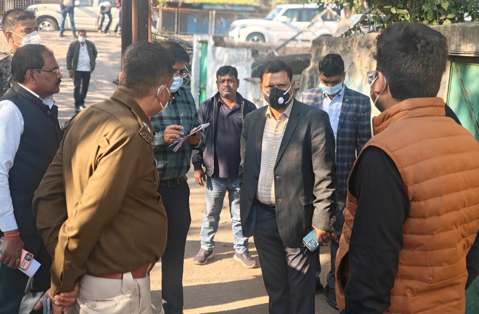 धनबादः जांच समिति ने केंदुआडीह के गैस रिसाव क्षेत्र का लिया जायजा, प्रभावितों से ली जानकारी