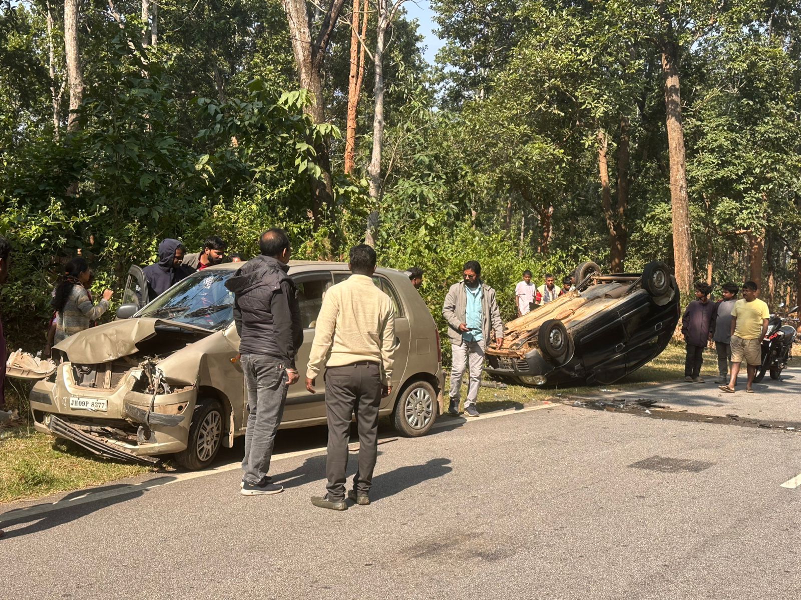 चक्रधरपुरः टेबो घाटी में दो वाहनों के बीच सीधी टक्कर, एक सवार घायल