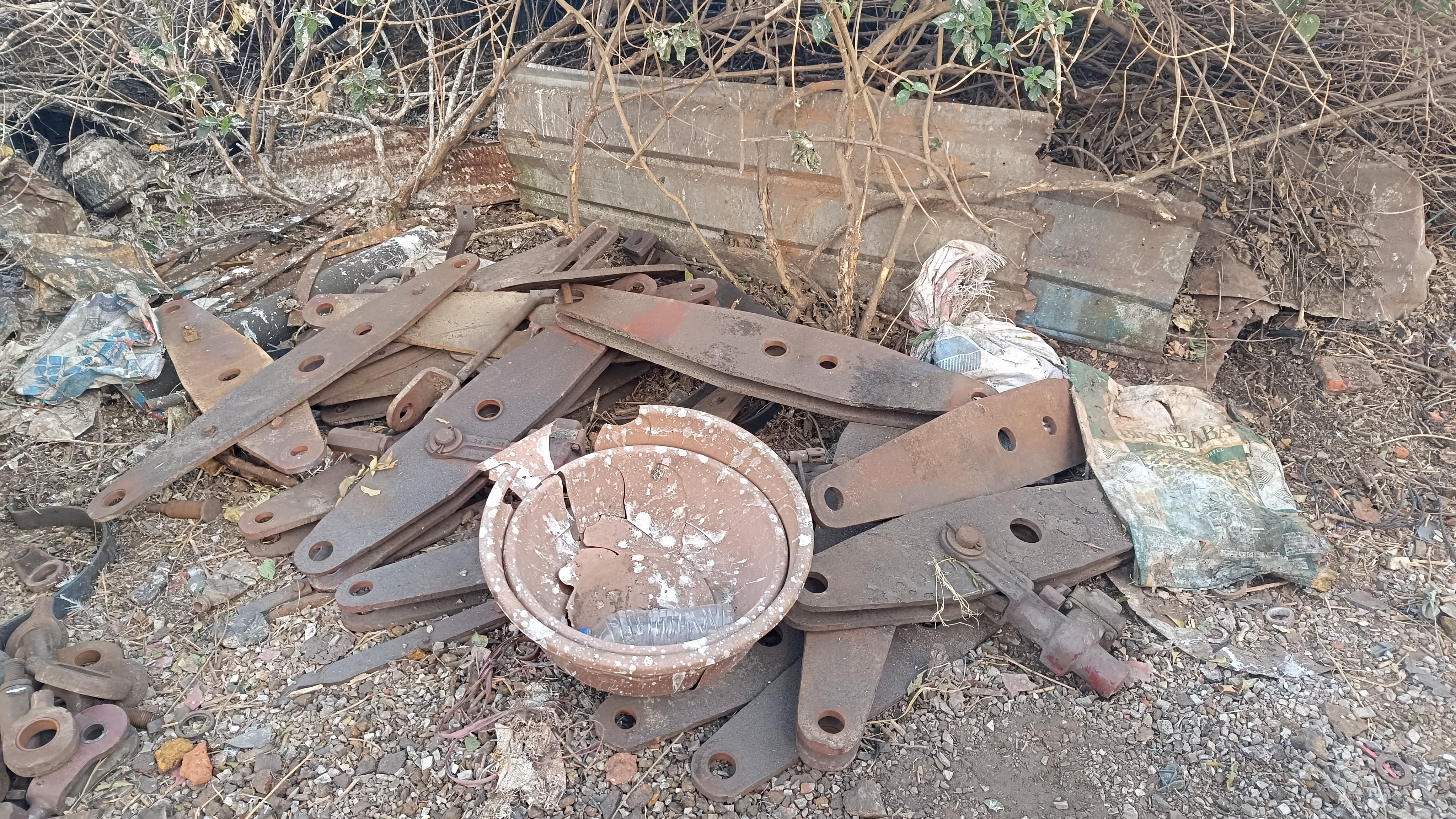 रामगढ़ः RPF की कार्रवाई में कबाड़ दुकान से भारी मात्रा में रेलवे संपत्ति बरामद